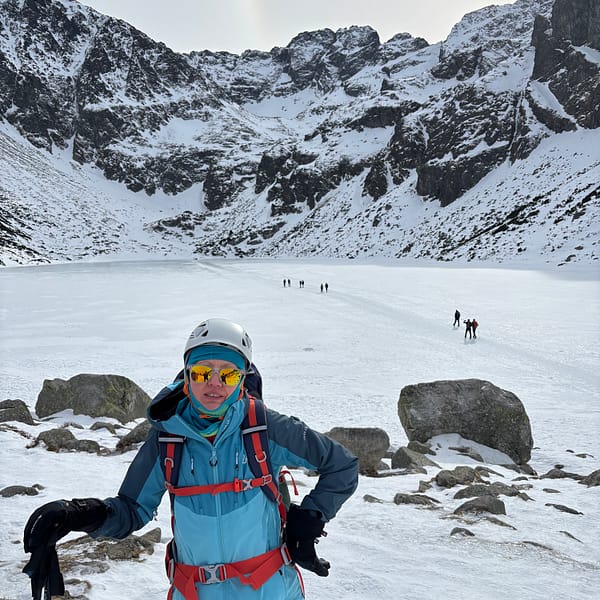 Nad zmarzłym Czarnym Stawem Gąsienicowym